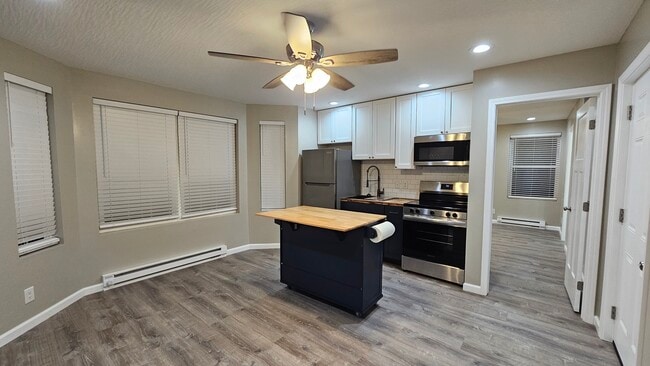 Photo - 715 W 8th St