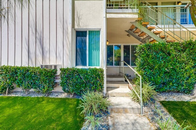 Entrance - Secure, Walkable Building Near Crenshaw & ...