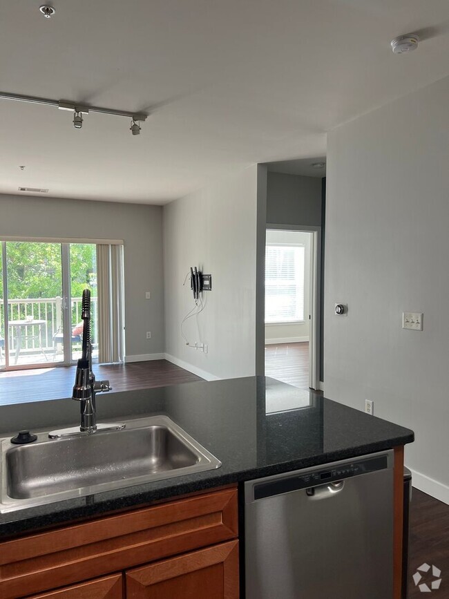 Building Photo - 1 BD/1BA + Den Condo in Silver Spring