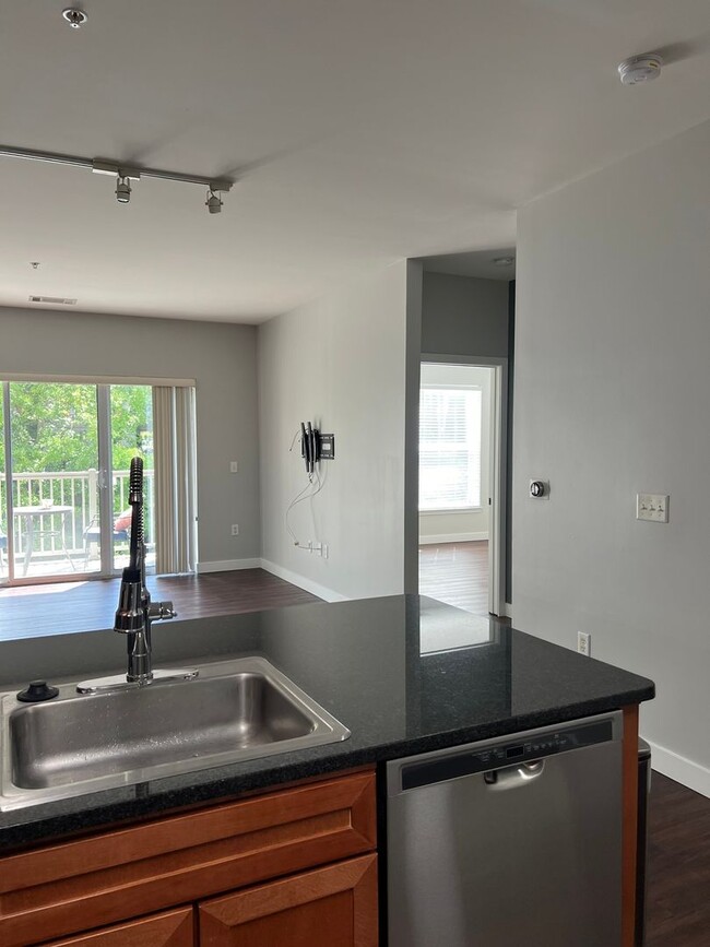 1 BD/1BA + Den Condo in Silver Spring - 1 BD/1BA + Den Condo in Silver Spring