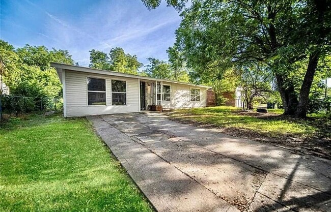 Building Photo - Remodeled 3/1 LANDSCAPING INCLUDED!