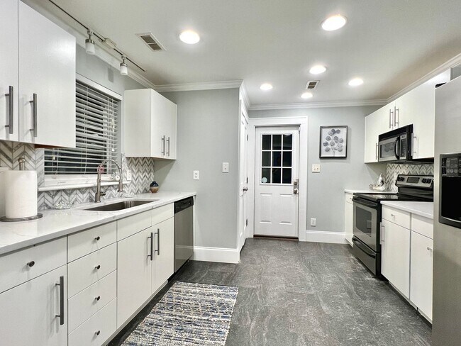 Photo - 4638 Murrayhill Rd - 3 Bedroom Home w/ Fen...