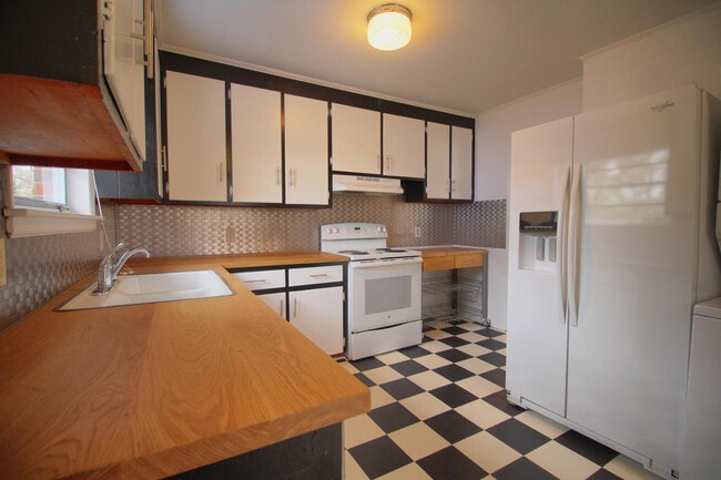 Photo - Beautiful 3 Bedroom 1.5 Bath Home Availabl...