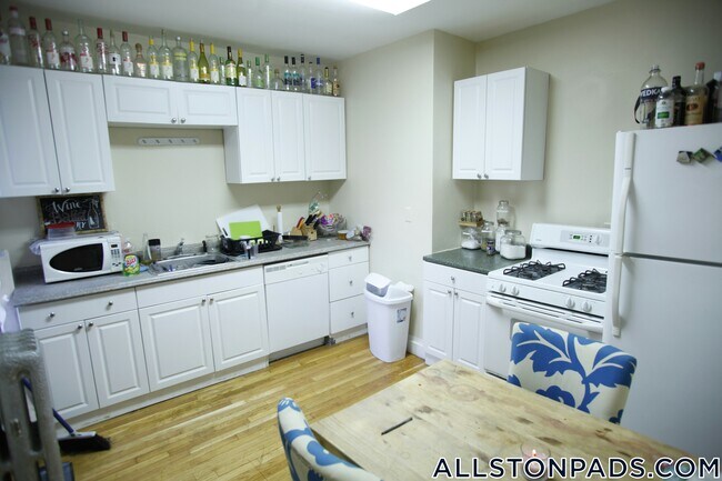 Photo - 192 Kelton St Unit 1