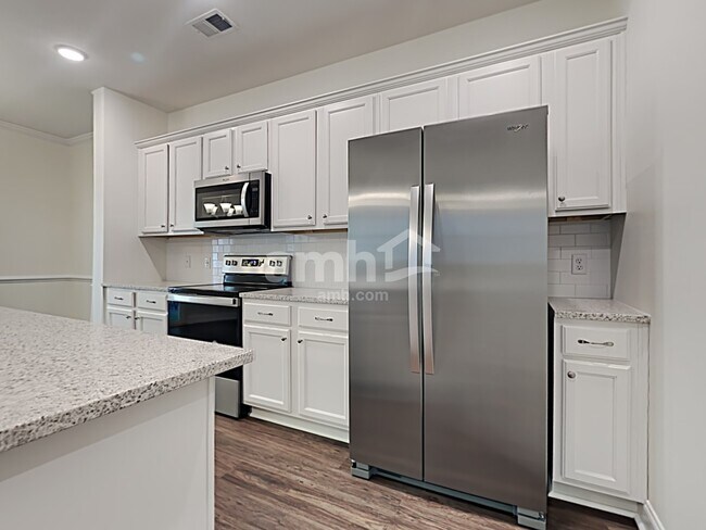 Photo - 606 W Lionel Rd