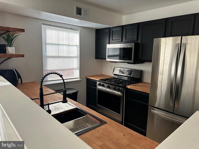 Photo - 13900 Farnsworth Ln Apartamento Unidad 4202