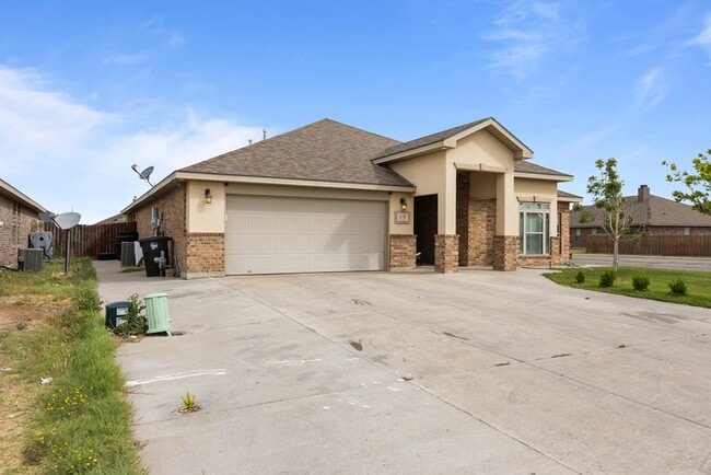 Photo - 825 E 91st St