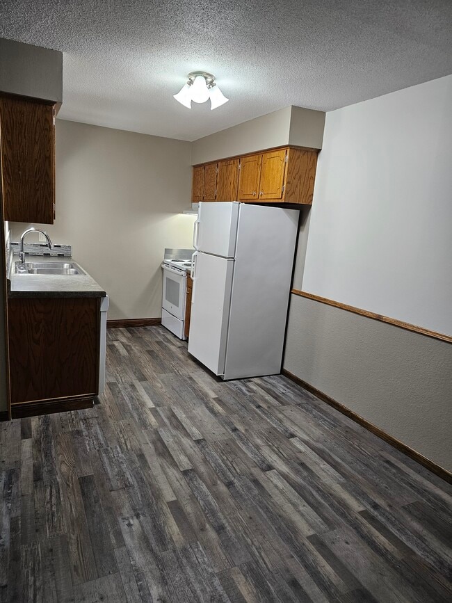 Building Photo - 551 18th St E