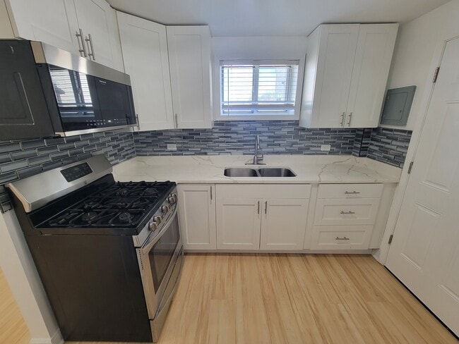 Photo - 6222 W Addison St Unidad 2