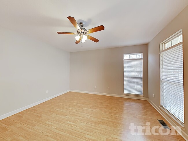 Photo - 805 Stratford Rd