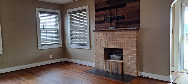 Photo - 205 Milner St NE