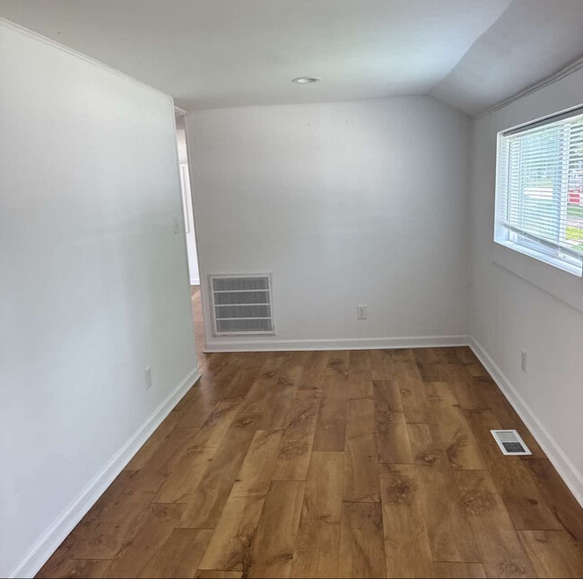 Photo - 307 W Ells Ave