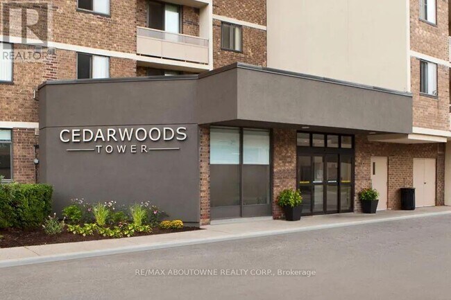 Photo - 1 Cedarwoods Crescent