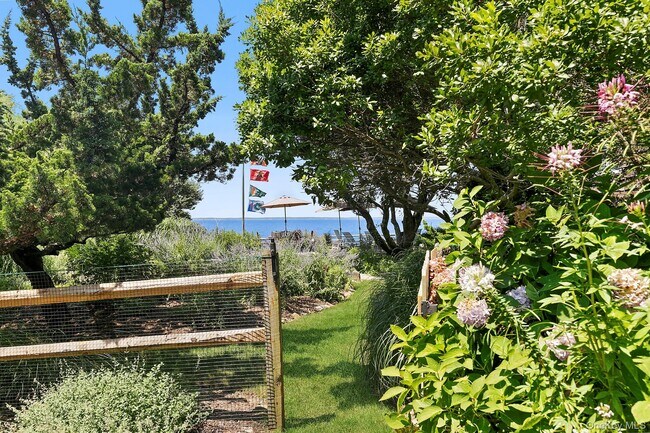 Photo - 29 Bittersweet Ln