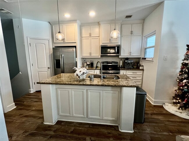 Photo - 312 Mission Ln