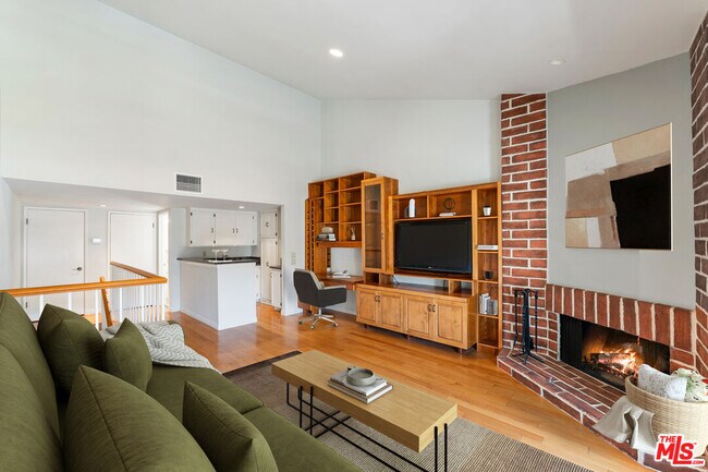 Photo - 17087 Palisades Cir