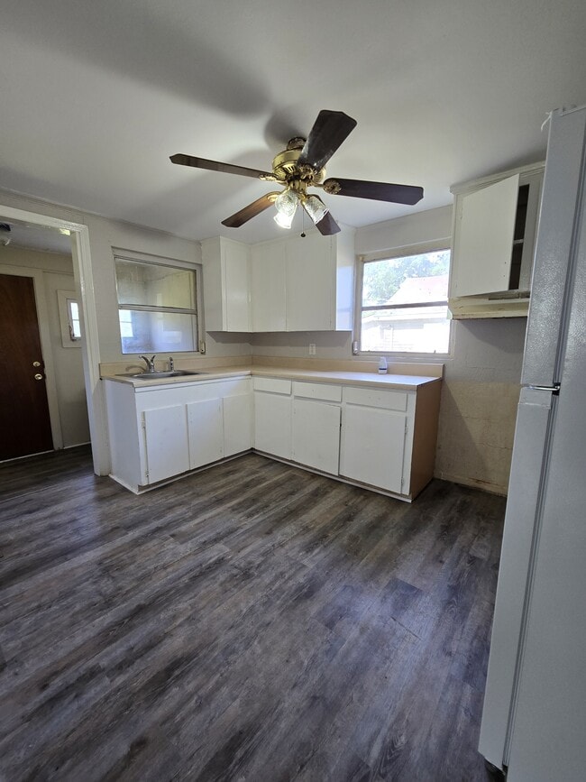 Photo - 305 Blyth Rd