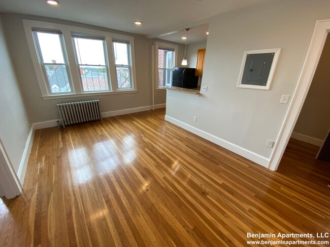 Building Photo - 136 Highland Ave Unit 27