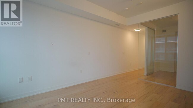 Photo - 1195 The Queensway Unité 209