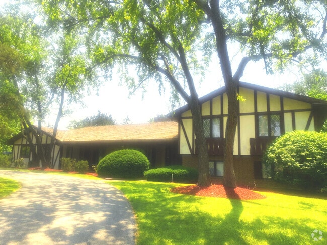 Building Photo - 44 Kingston Dr Rental