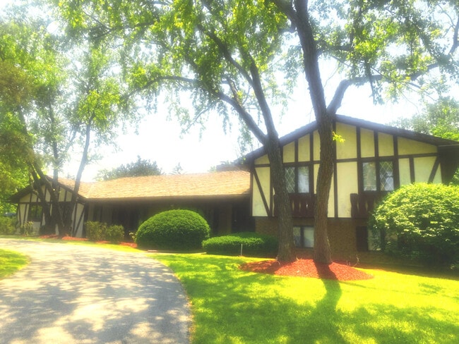 Building Photo - 44 Kingston Dr Rental
