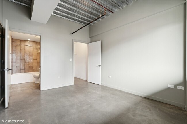 Photo - 1241 N Milwaukee Ave Unit 610