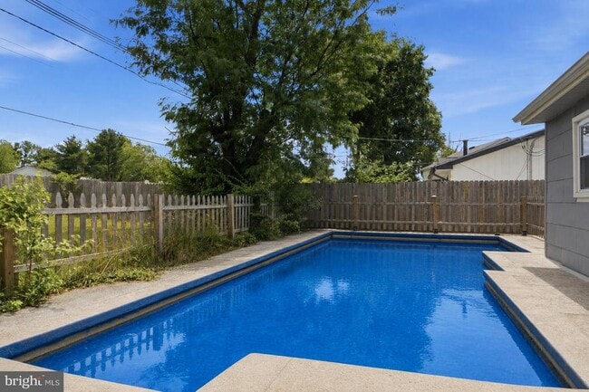 Photo - 12 Holbrook Ln