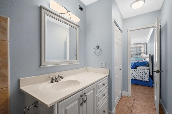 Building Photo - 1801 S Ocean Dr Unit 332
