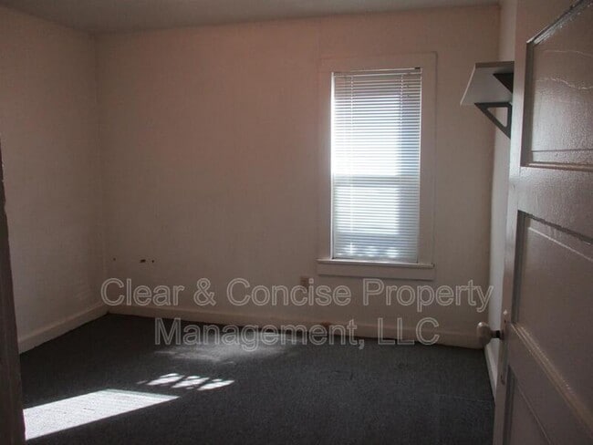 Photo - 157 1/2 Monroe Street