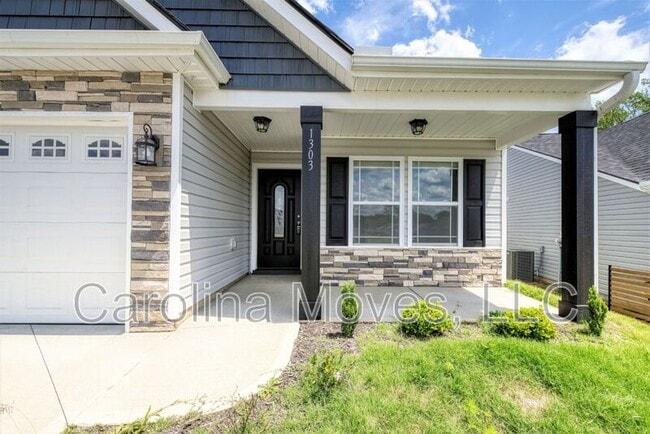 Photo - 1303 Lindale Pl