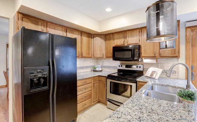 Photo - 4024 Rosetree Ln