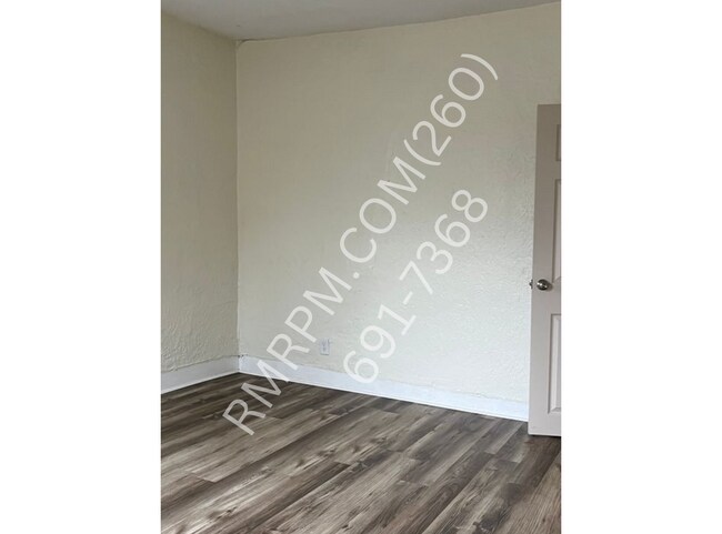 36 1/2 N Lafontaine St