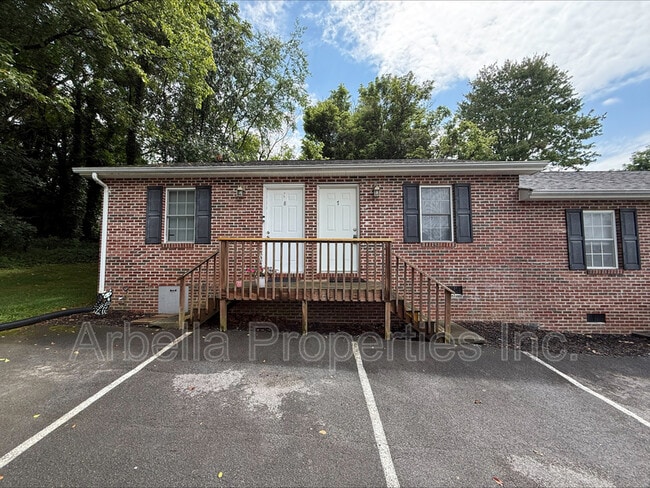 Building Photo - 1909 Cherokee Rd Unit Apt 7