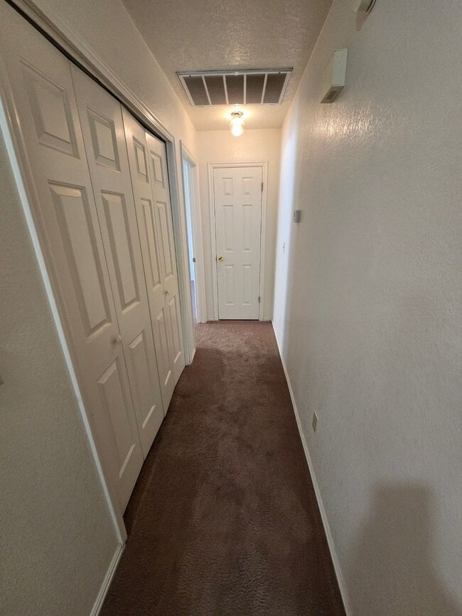 Photo - 2 bed 2 bath Duplex!
