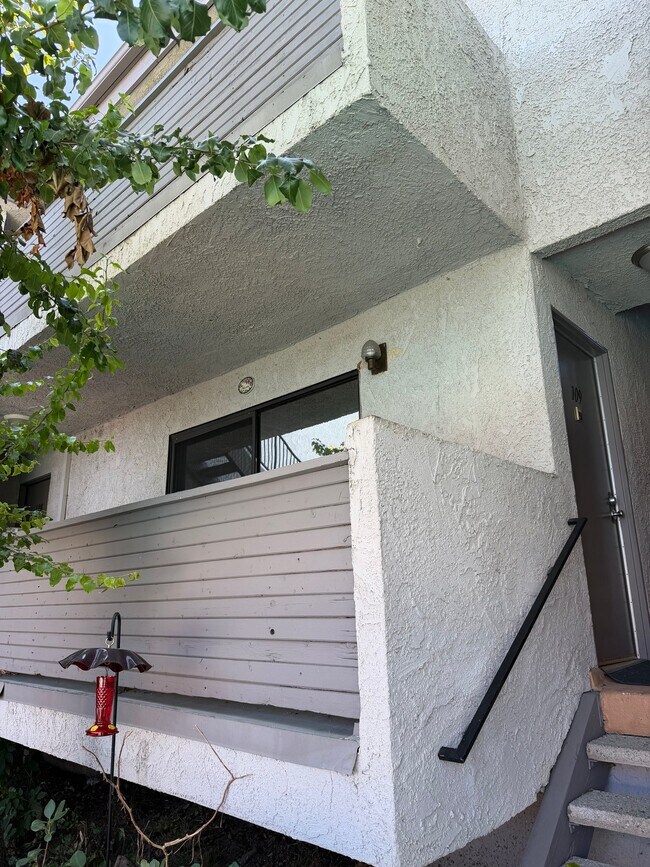 8539 De Soto Ave Unit 109