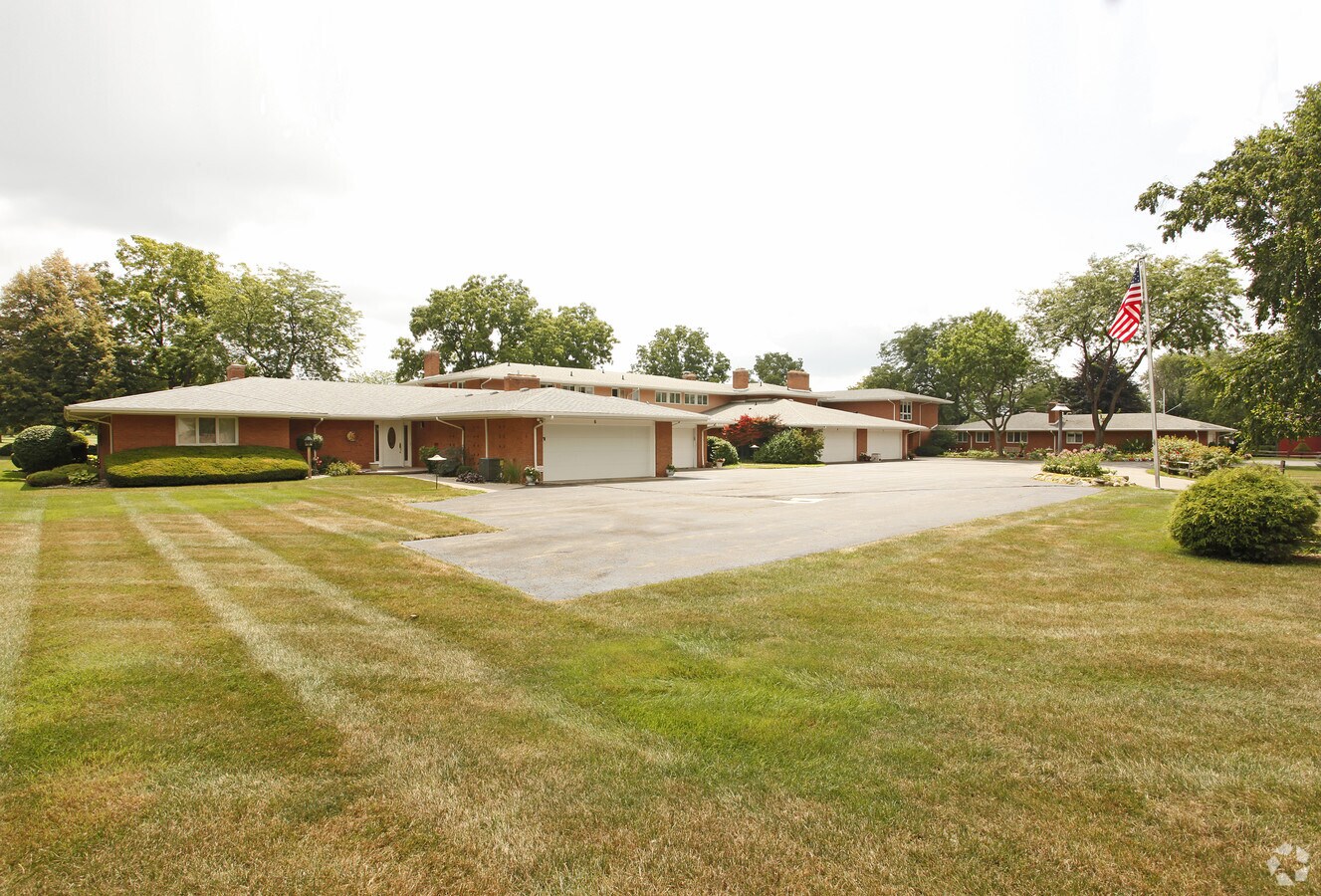 Photo - Warwick Manor Apartments