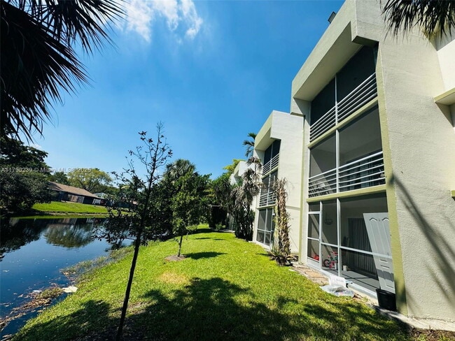 Building Photo - 4215 N University Dr Unit 315