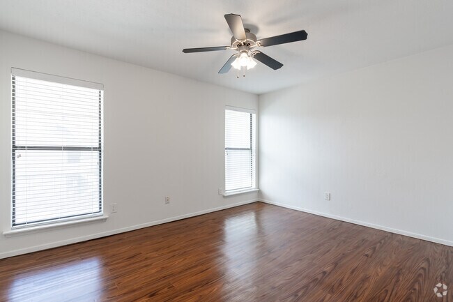 1BR, 1BA - 757SF