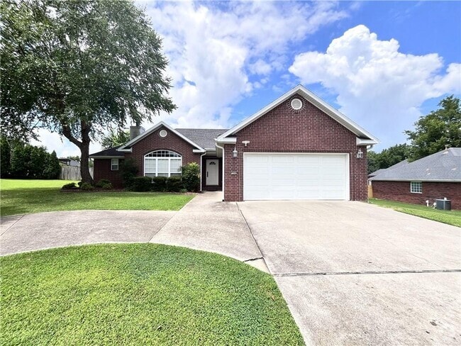 Building Photo - 208 Tunbridge Dr Rental