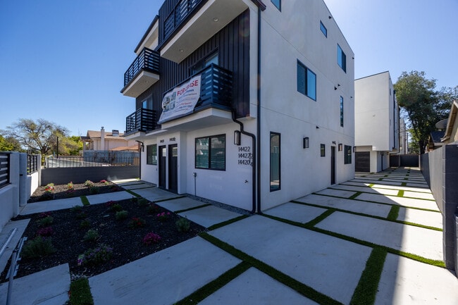 Photo - 14420 Tiara St Unit 14420 1/4