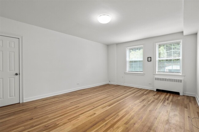 Building Photo - 633 Old Post Rd Unit 2-7 Rental