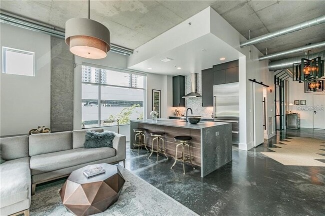 Building Photo - 101 S 12th St Unit 328