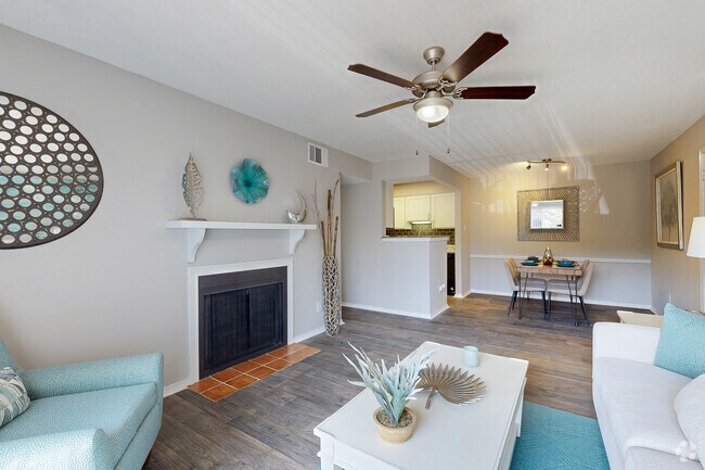 2BD 2BA 1,050 SF