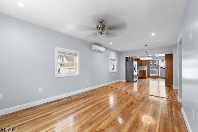 Photo - 12 Roosevelt Ave