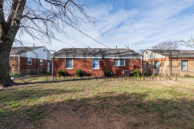 Photo - 1720 S Windsor Rd