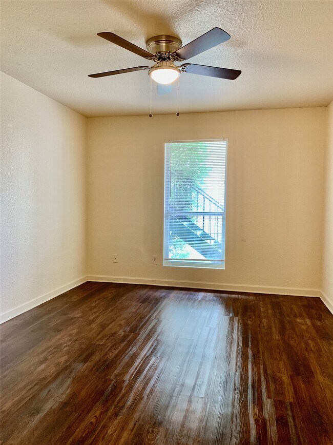 Photo - 8100 Creekbend Dr Unit 157