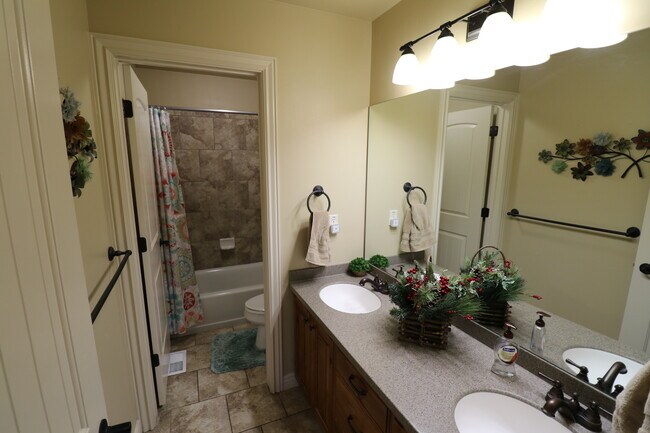 Photo - 3080 N CREST DR