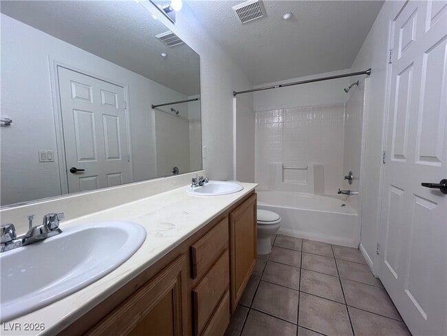 Building Photo - 5855 Valley Dr Unit 2034