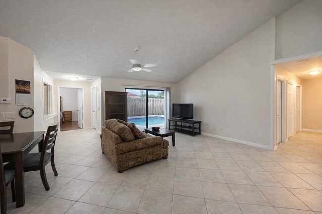 Photo - 4377 Woodstock Dr