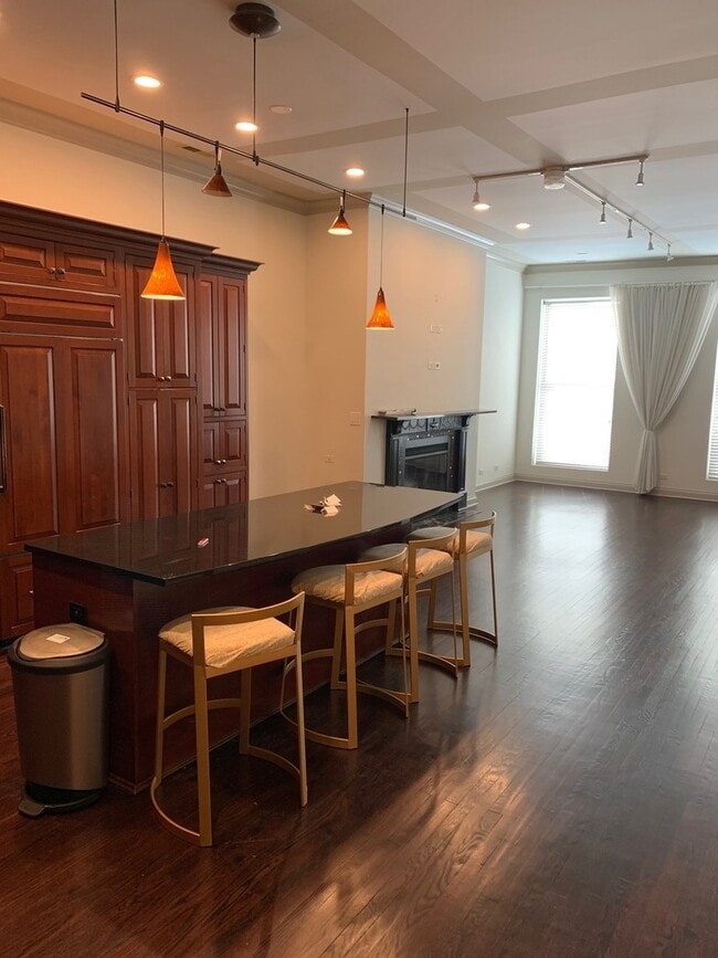 Photo - 9 E Huron St